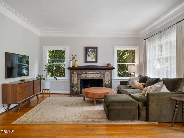 1327 Campbell Street, Glendale CA: https://media.crmls.org/mediaz/40c21185-20da-409b-9b5f-a0ed942a9a25.jpg