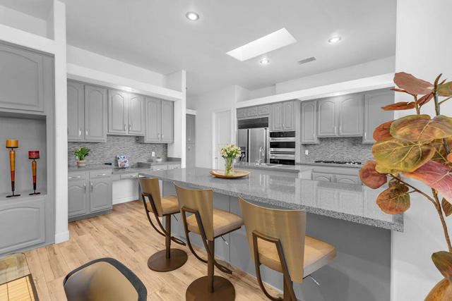 29 El Roble Court, Rancho Mirage CA: https://media.crmls.org/mediaz/40c22e77-14ab-4487-91f4-d2f1bd2613f9.jpg