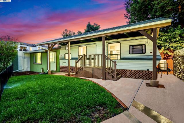 39478 Zacate Ave, Fremont CA: https://media.crmls.org/mediaz/40c3c202-8835-489e-845e-288e722470e2.jpg