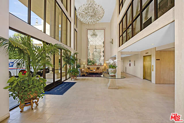 4949 Genesta Avenue, Encino CA: https://media.crmls.org/mediaz/40c3f40d-37c4-4b06-98f8-39261312dd31.jpg
