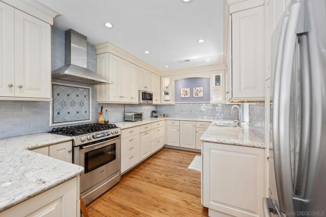 3733 La Cresta Dr, San Diego CA: https://media.crmls.org/mediaz/40c3f6a1-758d-4edd-8484-e98cdb5329fd.jpg