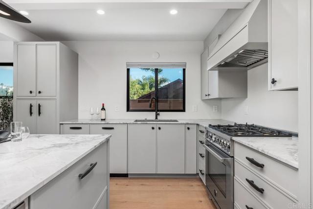 Detail Gallery Image 10 of 22 For 163 Norfolk Dr, Cardiff By The Sea,  CA 92007 - 2 Beds | 2 Baths