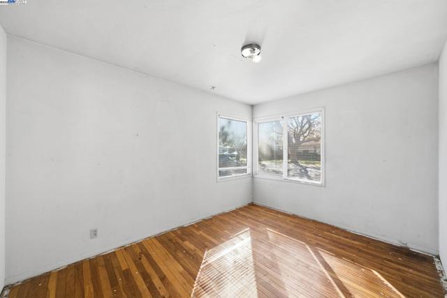 17472 Via Segundo, San Lorenzo CA: https://media.crmls.org/mediaz/40c4f5cb-745a-4ccf-ba81-dac9fb5ed8b6.jpg