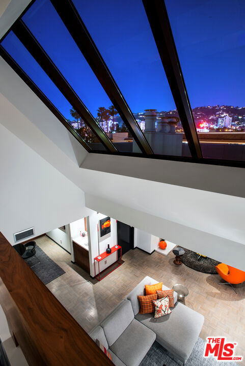 851 N Kings Road, West Hollywood CA: https://media.crmls.org/mediaz/40c5168e-0f22-412d-b8b3-687515033cbd.jpg