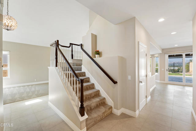 1347 La Culebra Circle, Camarillo CA: https://media.crmls.org/mediaz/40c5248f-6353-4103-8f16-b9138e94a9c9.jpg