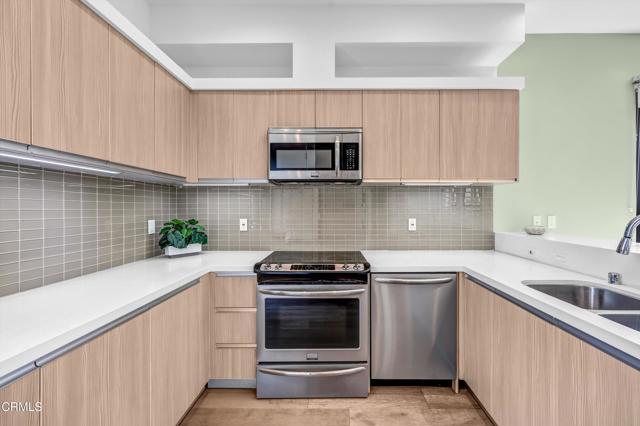 Detail Gallery Image 14 of 28 For 210 N Monterey St #409,  Alhambra,  CA 91801 - 2 Beds | 2 Baths