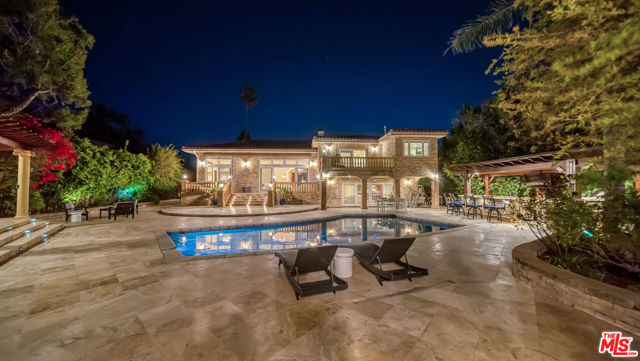 10801 Bothwell Road, Chatsworth CA: https://media.crmls.org/mediaz/40c5a023-ed3b-498e-b9a4-b8cd66e707bd.jpg