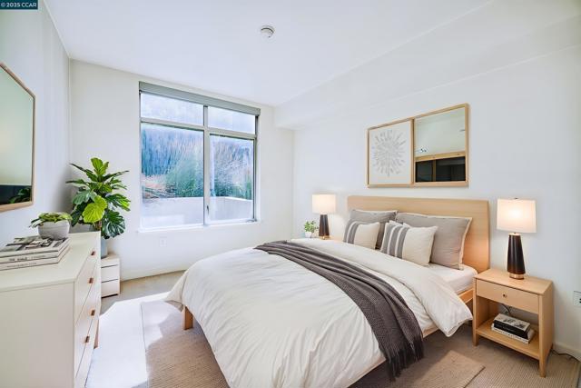 2655 Bush, San Francisco CA: https://media.crmls.org/mediaz/40c63045-3412-442d-87d8-ea76e45982b5.jpg