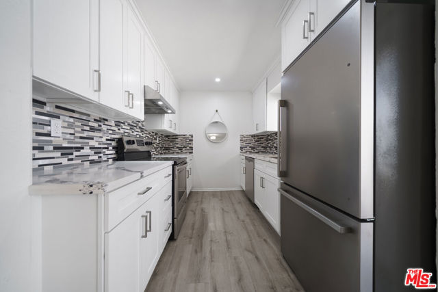 7631 Reseda Boulevard, Reseda CA: https://media.crmls.org/mediaz/40c6ce19-0e0f-42fb-9eaf-50de505fd40c.jpg