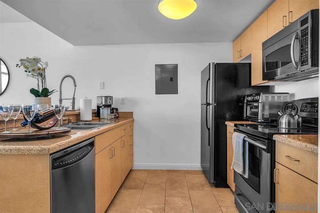 425 W Beech St - photo 11