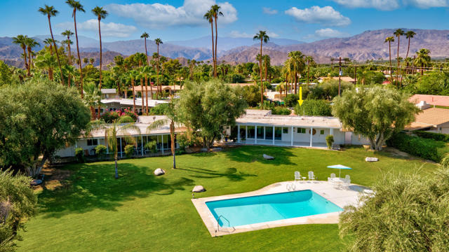 74576 Fairway Drive, Palm Desert CA: https://media.crmls.org/mediaz/40c71a1d-f2f1-4397-9030-8d95443ca3d9.jpg