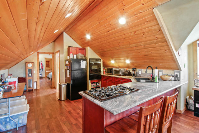 43630 Rainbow Lane, Angelus Oaks CA: https://media.crmls.org/mediaz/40c7494a-02c9-4908-adb8-ba83b29caf83.jpg