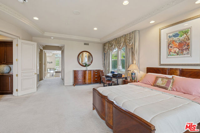 19016 Devonport Lane, Tarzana CA: https://media.crmls.org/mediaz/40c767e4-1100-404a-926e-03ada3d69341.jpg