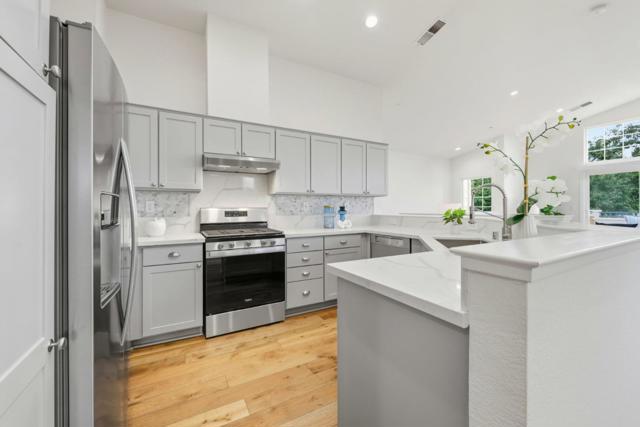 123 Positano Circle, Redwood City CA: https://media.crmls.org/mediaz/40c78252-16be-4d39-9b1e-edbb6bb8cb74.jpg