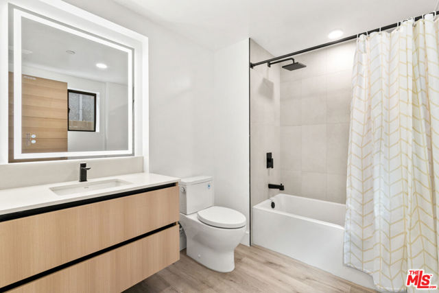 11013 Hartsook Street, 304 photo 2
