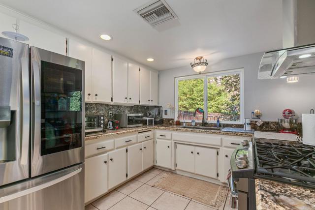 25119 Como Esta Court, Ramona CA: https://media.crmls.org/mediaz/40c868d3-b04f-41d6-843f-11d2eece825e.jpg