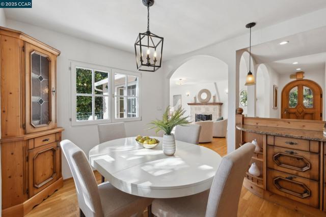 40 Las Palomas, Orinda CA: https://media.crmls.org/mediaz/40c94094-f730-489f-9d95-47e76878d171.jpg
