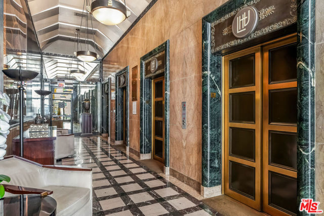 6253 Hollywood Boulevard, Los Angeles CA: https://media.crmls.org/mediaz/40c9576b-525a-46a3-9583-932c4bffd2c9.jpg