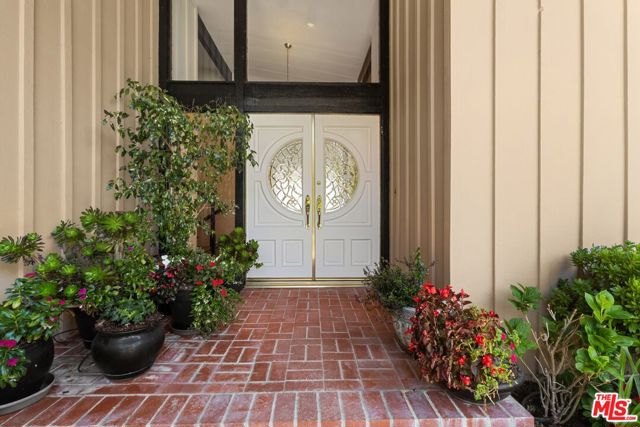 4040 Coldstream Terrace, Tarzana CA: https://media.crmls.org/mediaz/40c9c4f1-261d-4914-8be5-3ba3d8cf3ada.jpg