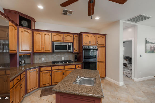 Detail Gallery Image 14 of 75 For 102 Anna Ln, Bakersfield,  CA 93308 - 7 Beds | 5 Baths