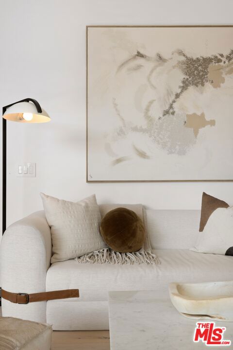 8583 Skyline Drive, Los Angeles CA: https://media.crmls.org/mediaz/40c9ef93-bddf-4822-9525-5e770e43698e.jpg