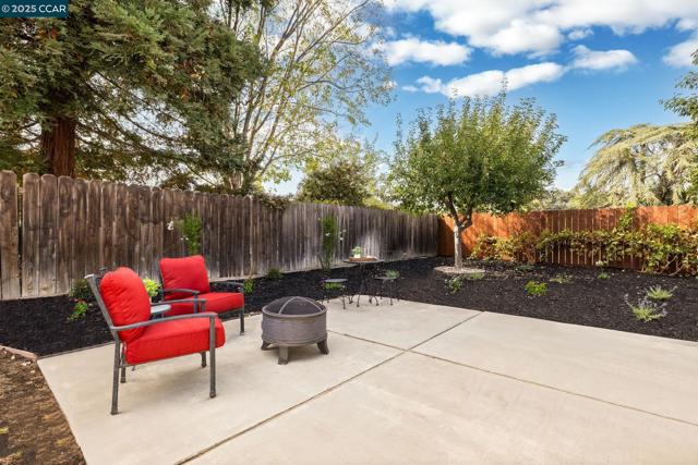 127 Elvira St, Livermore CA: https://media.crmls.org/mediaz/40ca131d-bc12-49bf-8f6d-06e5cc0c3a69.jpg