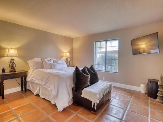 2001 E Camino Parocela, Palm Springs CA: https://media.crmls.org/mediaz/40ca2ab3-e875-450d-973e-d96f8a397b57.jpg