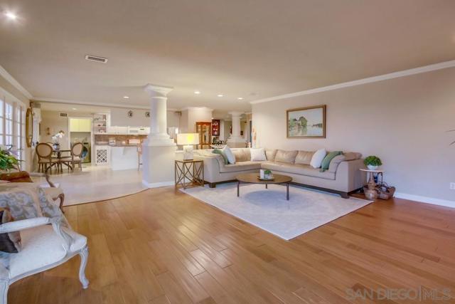 2052 Flying Hills Lane, El Cajon CA: https://media.crmls.org/mediaz/40ca7ed9-28f2-45d7-a15c-f6e8c7126a86.jpg