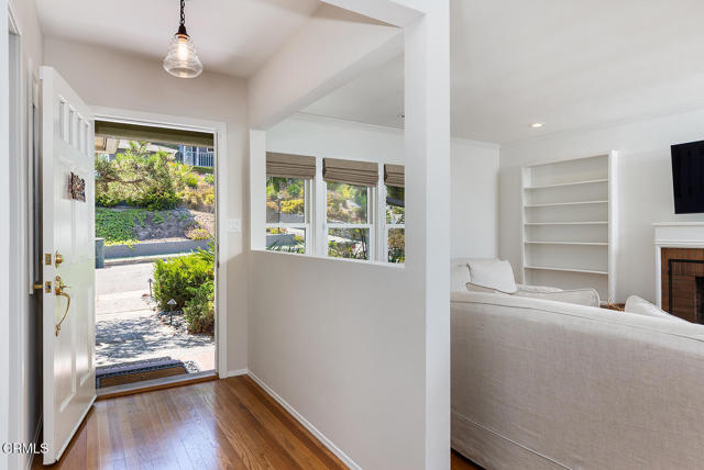 196 Malcolm Drive Drive, Pasadena CA: https://media.crmls.org/mediaz/40cb14bb-be45-4365-b27d-6733d2d5b55c.jpg