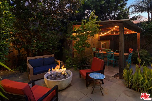 813 Crestmoore Place, Venice CA: https://media.crmls.org/mediaz/40cb1501-500a-4f29-a93c-1803ee4115da.jpg