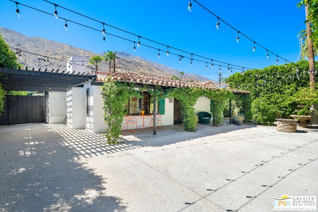1861 S Palm Canyon Drive, Palm Springs CA: https://media.crmls.org/mediaz/40cb15ce-e754-4ab0-b737-88732eedc4a1.jpg