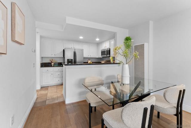 3957 Nobel Dr, San Diego CA: https://media.crmls.org/mediaz/40cb3510-0245-4ba2-a4a4-af0b73763d45.jpg