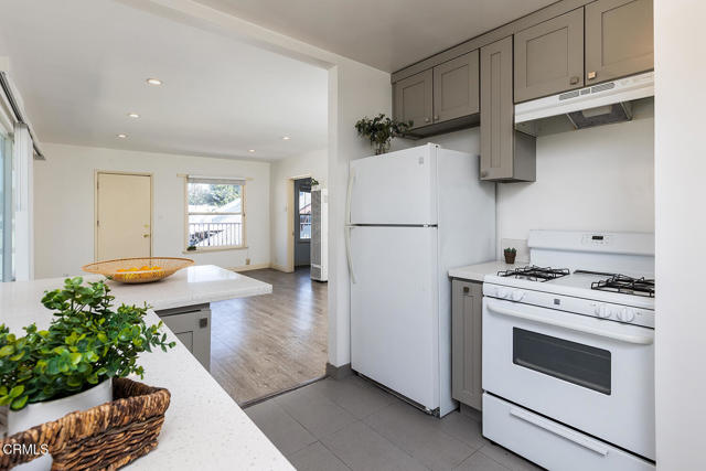 Detail Gallery Image 2 of 16 For 1827 Santa Ynez St #D,  Los Angeles,  CA 90026 - 1 Beds | 1 Baths