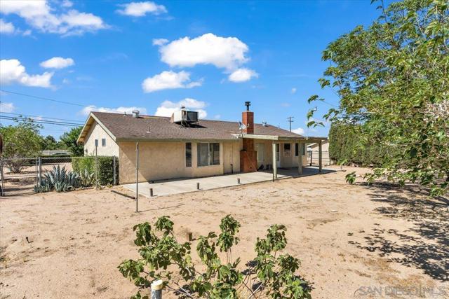 15209 Mauna Loa, Hesperia CA: https://media.crmls.org/mediaz/40cba06c-149d-41fd-90c5-b9c3407806fa.jpg