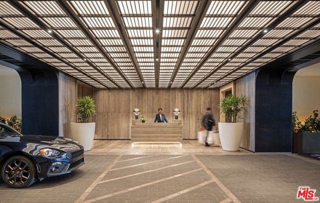 9200 Wilshire Blvd, Beverly Hills CA: https://media.crmls.org/mediaz/40cc4b78-8bbe-4082-bf32-587731f03b92.jpg