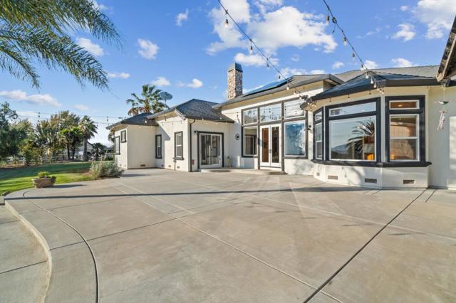 1353 Perry Court, Hollister CA: https://media.crmls.org/mediaz/40cc89e6-cb7b-4780-bb53-30f31d112ee3.jpg