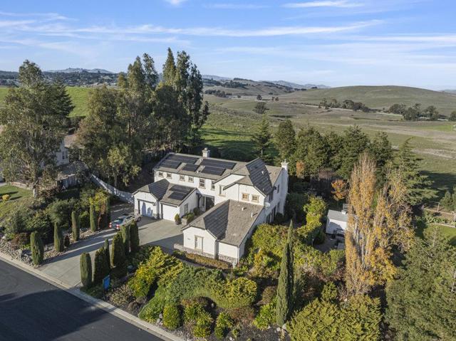 310 Via Vaquero Norte, San Juan Bautista CA: https://media.crmls.org/mediaz/40ccddaa-11af-479b-9d68-74db709f5efc.jpg