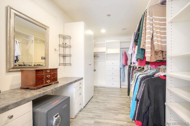 17240 Cuvee Ct, Poway CA: https://media.crmls.org/mediaz/40ccf061-b044-4ce1-9678-f7b20917d780.jpg