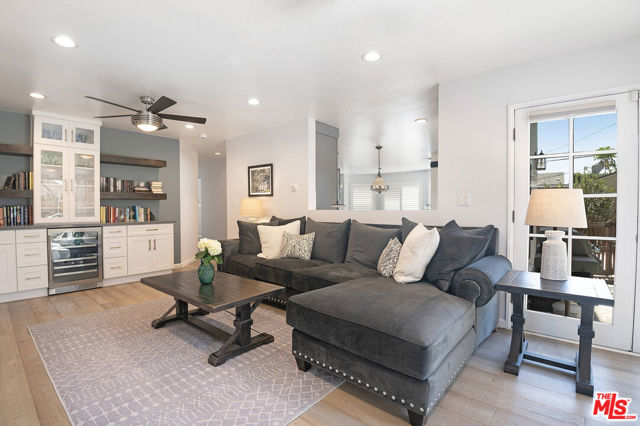 12713 Stanwood Drive, Los Angeles CA: https://media.crmls.org/mediaz/40ccf9ae-7b1e-40fb-9569-3c0b96165a39.jpg