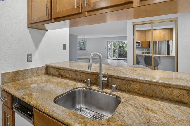 400 Davis St, San Leandro CA: https://media.crmls.org/mediaz/40cd0772-130e-463c-be6d-78d69b121ef4.jpg