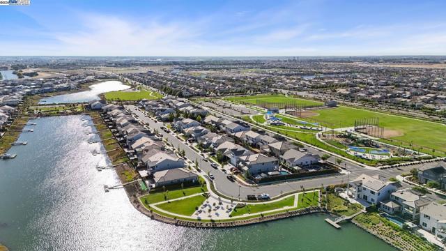 2595 Garden Farms Ave, Lathrop CA: https://media.crmls.org/mediaz/40cd4705-3226-4b73-982b-40ca9f8e3edc.jpg