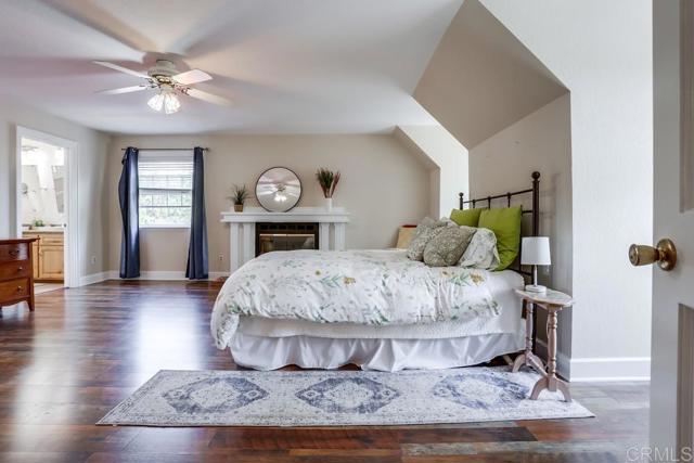 906 Gretna Green Way, Escondido CA: https://media.crmls.org/mediaz/40cdbe84-dd1b-43b6-aca0-6983996866f1.jpg