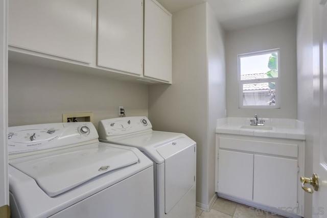 5423 Foxtail Loop, Carlsbad CA: https://media.crmls.org/mediaz/40ceaa11-c890-4684-bf94-52a95945494c.jpg