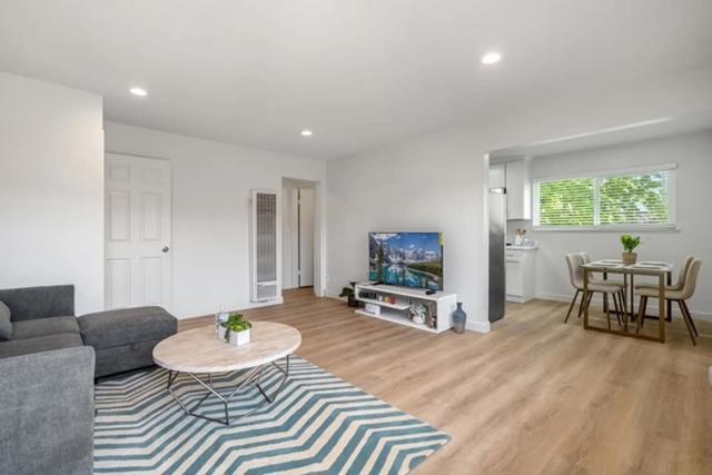 695 W Valley Drive, Campbell CA: https://media.crmls.org/mediaz/40ceb441-a5e7-4900-a67a-2936c33eea64.jpg