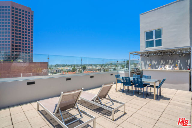 1168 S Barrington Avenue, Los Angeles CA: https://media.crmls.org/mediaz/40cf358e-77e3-49ee-8a72-bcce37659a01.jpg