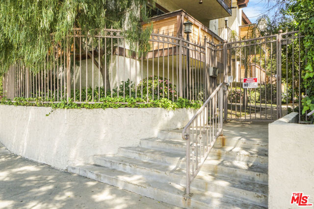 5534 Sylmar Avenue, Sherman Oaks CA: https://media.crmls.org/mediaz/40cf5990-7c1e-4775-a591-d6a65f0771d5.jpg
