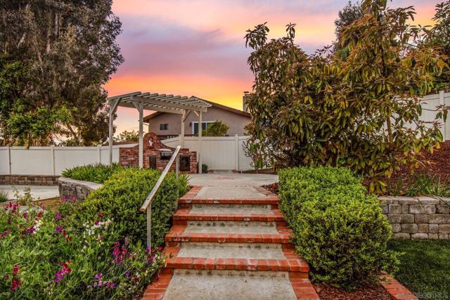 12216 Riesling Ct, San Diego CA: https://media.crmls.org/mediaz/40cf8fcf-d95a-4a4f-896c-4f9f72cbdfee.jpg