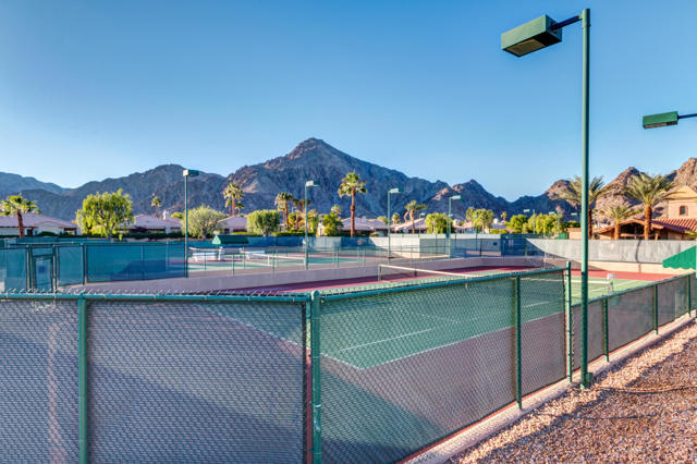 48121 Cll Seranas, La Quinta CA: https://media.crmls.org/mediaz/40cfbe46-028e-4411-bb9f-4276db0739a2.jpg
