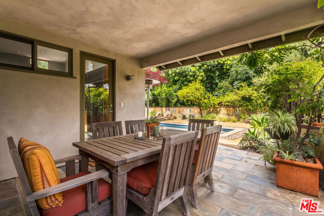 8631 Allenwood Road, Los Angeles CA: https://media.crmls.org/mediaz/40d0103c-4142-494a-9bd9-c8695aa4342e.jpg