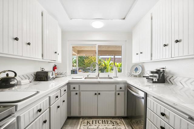 Detail Gallery Image 14 of 33 For 17503 Plaza Dolores, San Diego,  CA 92128 - 2 Beds | 2 Baths